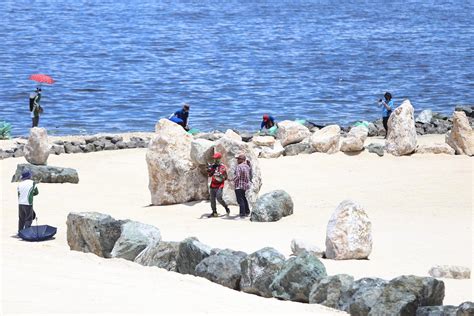 Manila Bay dolomite beach now has rock formations | Photos | GMA News Online