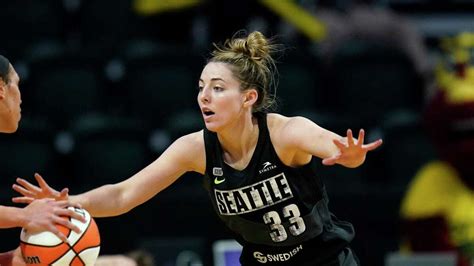 Former Husky Katie Lou Samuelson to welcome first child