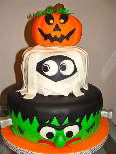 A Halloween themed Birthday cake! | Halloween cake decorating ...