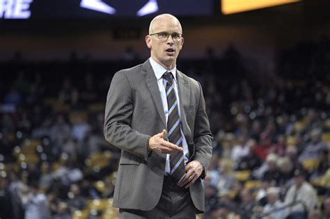 Dan Hurley returns to UConn workouts for first time since surgery