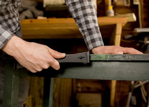 How to Use a Pry Bar Scraper Correctly (Hand Tools DIY) | HouseBouse.com