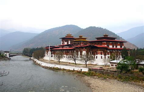 Punakha Dzong 08 - The Mountain Walker