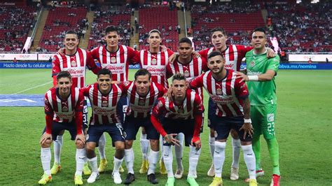 La posible alineación de Chivas para el inicio del Clausura 2023 | El10.com