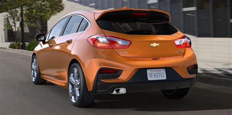 2016 Chevrolet Cruze hatchback revealed - Photos (1 of 4)