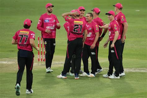 Steve O'Keefe is congratulated by his team-mates | ESPNcricinfo.com