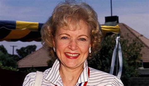 Betty White should receive Carol Burnett Award at 2020 Golden Globes ...