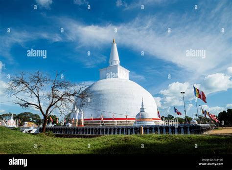 Ruwanwelisaya Stupa, Anuradhapura, Sri Lanka Stock Photo - Alamy