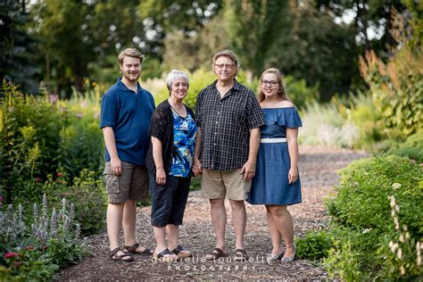 Loewen Family Photos at Assiniboine Park | Gabrielle Touchette Photography