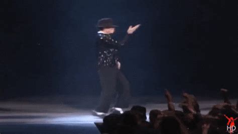 Moonwalk GIF - Find & Share on GIPHY