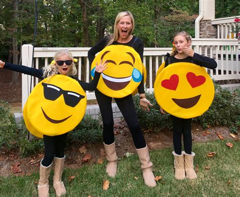 Magnolia Mamas : DIY Emoji Costume