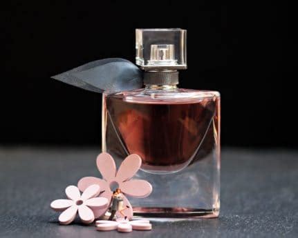 Free picture: perfume, bottle, glass, fragrance, luxury, liquid, object