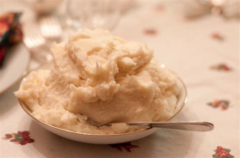 Foodista | Easy Thanksgiving Recipe: Herbed Mashed Potatoes