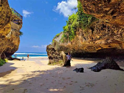 Suluban Beach (Blue Point Beach) Guide & Activities - IdeTrips