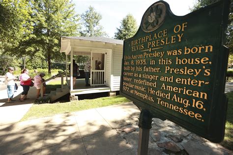 Elvis Presley birthplace swarmed by visitors on death anniversary ...