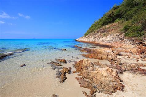 Beautiful Deep Blue Sea and Sky View of Hat Sai Kaew White Sandy Beach, Sattahip, Thailand Stock ...