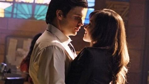 5 reasons it's time Lois and Clark kissed on Smallville