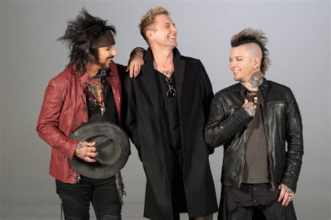 Sixx A.M. announces ‘Hits’ album to be released in October - The Rockpit