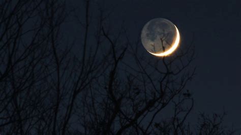 Aphelion Day: What's the dark circle inside the crescent moon? | wnep.com