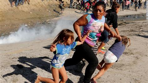 Chaos at border: US authorities fire tear gas to disperse migrants in Tijuana - The Yucatan Times