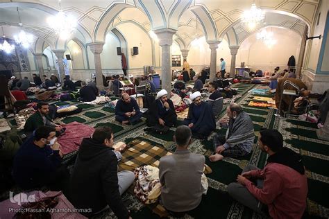 Hundreds Take Part in Itikaf Rituals at Rey Mosque