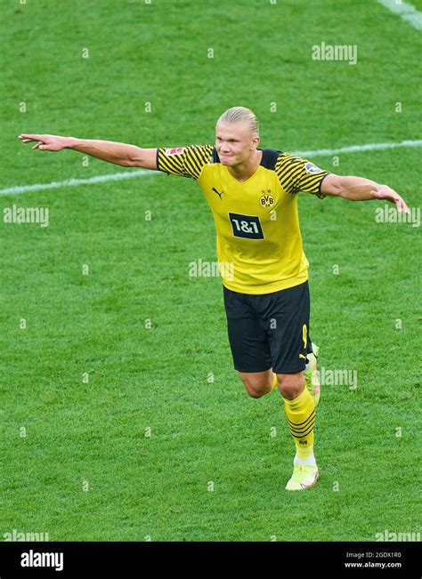 Erling haaland celebration hi-res stock photography and images - Alamy