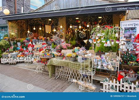 Seoul, South Korea - December 16, 2015 : Flower Shop in Shopping Zone ...