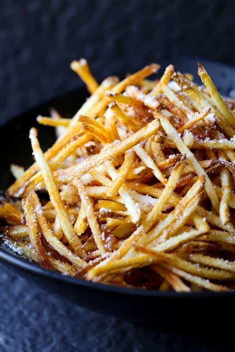 These Homemade Shoestring French Fries are super crispy, better than a restaurant! #appetizers # ...