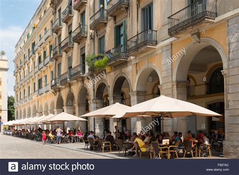 Restaurants in Plaça de la Independència, Old Town, Girona (Gerona ...