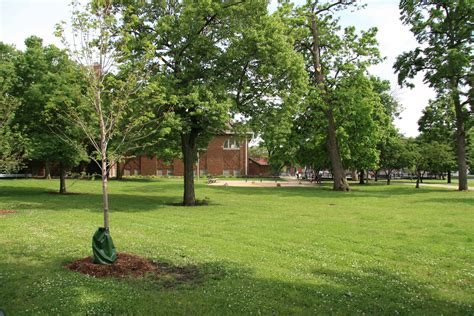 File:Jefferson Park in Chicago.JPG - Wikimedia Commons