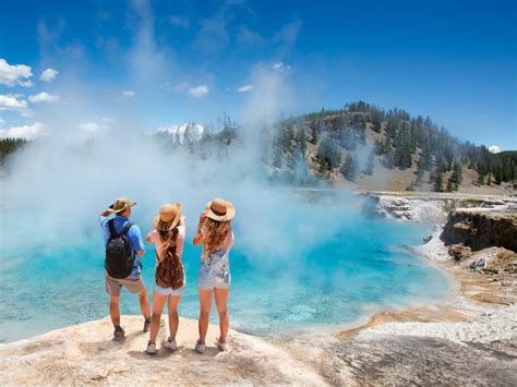 15 Best Yellowstone Tours - The Crazy Tourist