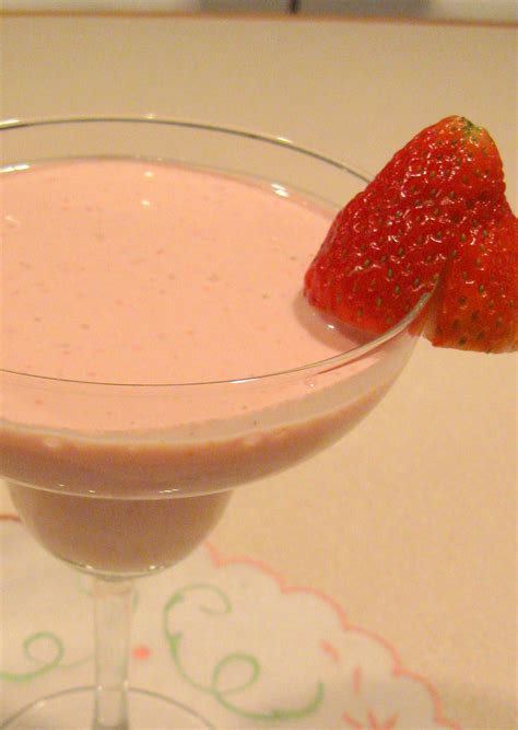 Strawberry smoothie with ice-cream and yogurt | Mydinnertoday