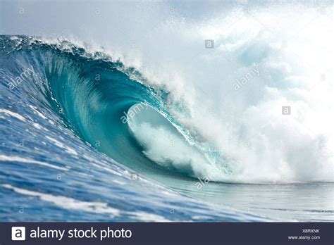 Teahupoo Surf Tahiti Stock Photos & Teahupoo Surf Tahiti Stock Images - Alamy