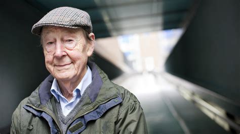 Tom Kibble, Physicist Who Helped Discover the Higgs Mechanism, Dies at 83 - The New York Times