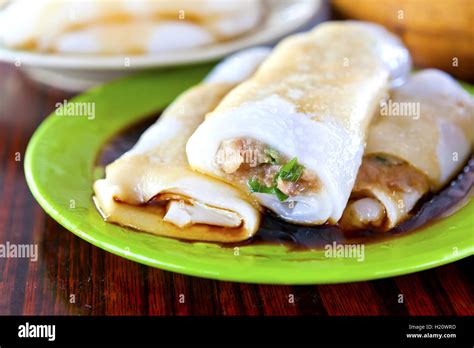 Chinese Dim Sum, rice noodle roll Stock Photo - Alamy