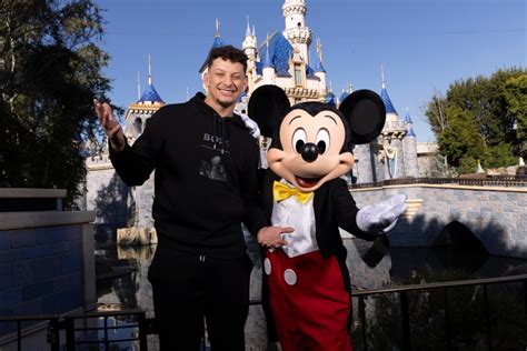 Patrick Mahomes visits Disneyland with family after winning Super Bowl ...