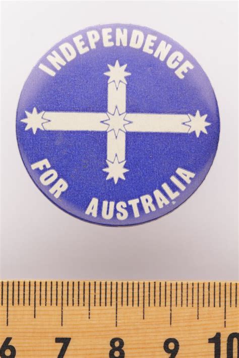 Communist Party of Australia (Marxist-Leninist) 'Independence for Australia' badge, c1975 to