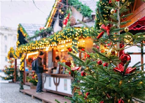 Milwaukee Christkindl Market - Van Galder Tour & Travel - December 8, 2020