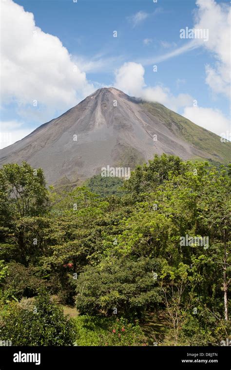 La fortuna costa rica arenal volcano hi-res stock photography and ...