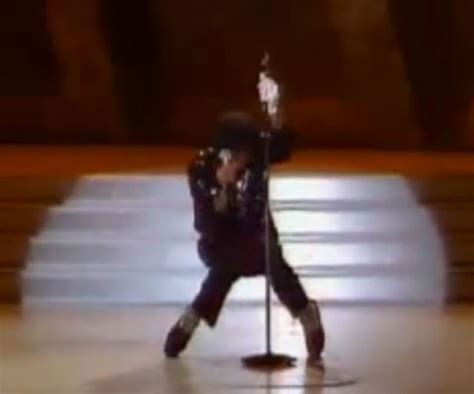 Live "Billie Jean" Performance and the Moonwalk | Michael Jackson ...