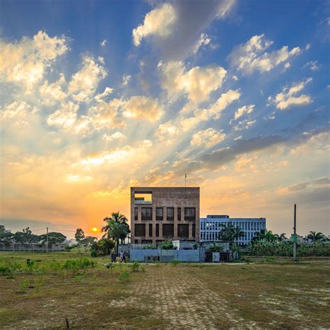 Gallery of Dhaka International University Administrative Building / Archeground - 10