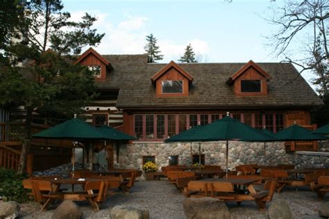 The Fox & Hounds Restaurant & Tavern | Travel Wisconsin