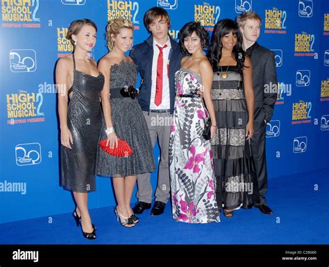 Zac Efron, Vanessa Hudgens,Ashley Tisdale and Monique Coleman High School Musical 2 - premiere ...