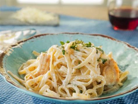 Chicken Fettuccine Alfredo Recipe | Trisha Yearwood | Food Network