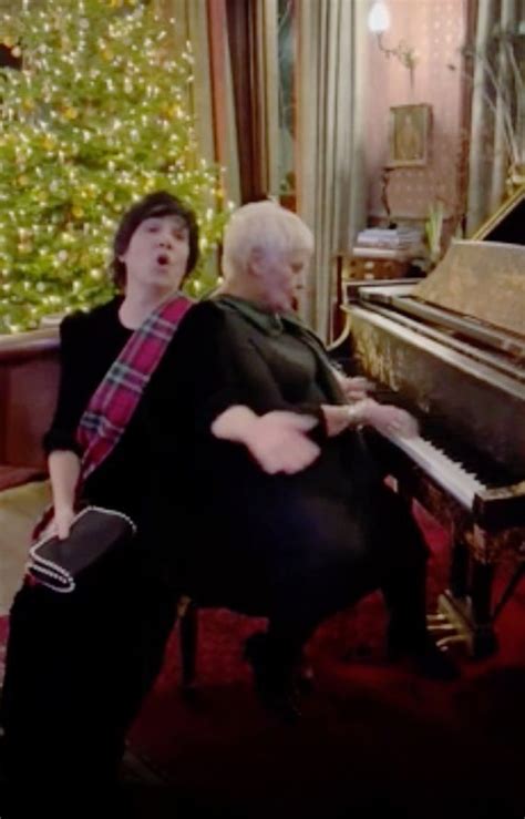 Dame Judi Dench performs Abba duet with Sharleen Spiteri in hotel bar | Metro News