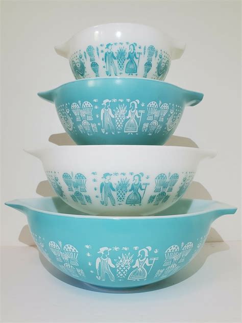 The 10 Most Popular Vintage Pyrex Patterns - Antique HQ