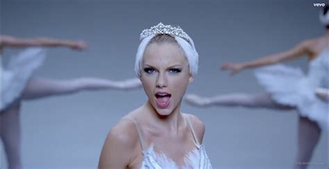 Taylor Swift Can't Dance In Her “Shake it Off” Music Video