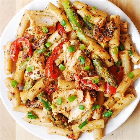 Creamy Chicken Alfredo Pasta with Bell Peppers, Asparagus, and Sun-Dried Tomatoes - Julia's Album