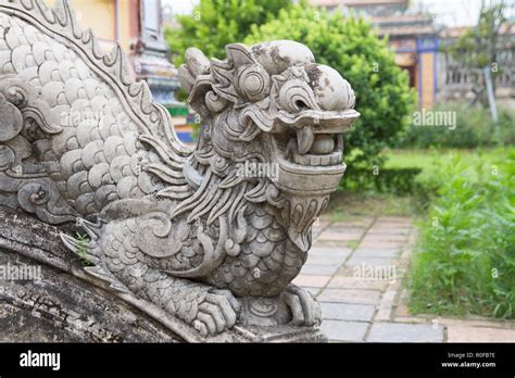 chinese dragon sculpture Stock Photo - Alamy