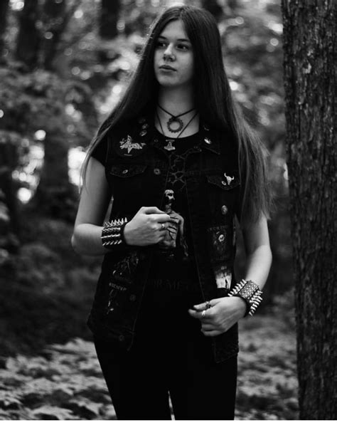 Metalhead Girl Outfits, Metal Hairstyles, Heavy Metal Fashion, Gothic ...