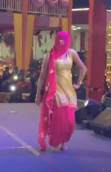 Haryanvi Dancer Sapna Choudhary’s Sexy Dance Moves at a Recent Stage ...